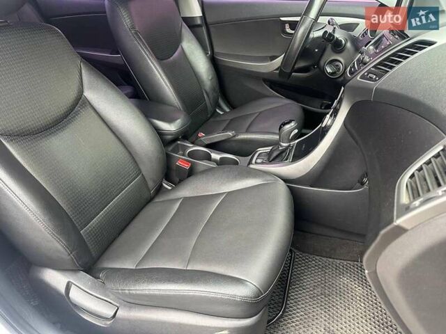 Хендай Аванте 2014 в Одессе на Automoto.ua Белый Хендай Аванте, объемом двигателя 1.6 л и пробегом 201 тыс. км за 8840 $, фото 13 на Automoto.ua