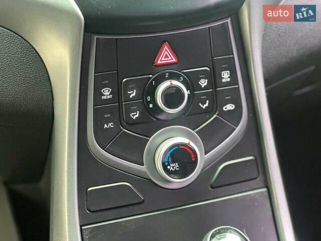 Хендай Аванте 2014 в Одессе на Automoto.ua Белый Хендай Аванте, объемом двигателя 1.6 л и пробегом 201 тыс. км за 8840 $, фото 16 на Automoto.ua