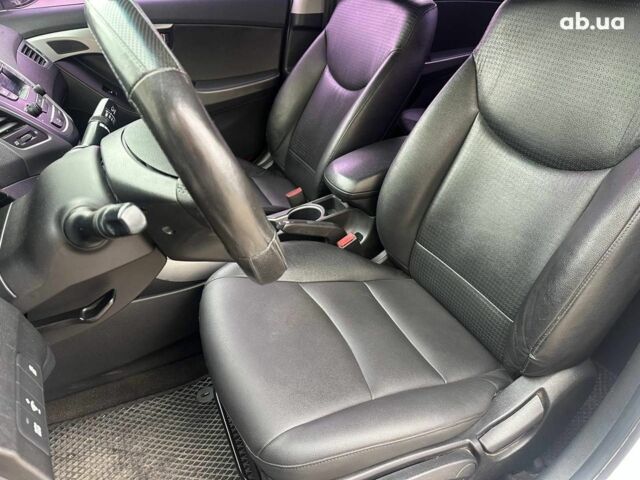 Хендай Аванте 2014 в Одессе на Automoto.ua Белый Хендай Аванте, объемом двигателя 1.6 л и пробегом 201 тыс. км за 8840 $, фото 14 на Automoto.ua