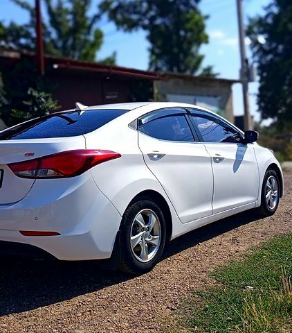 Хендай Аванте 2014 в Одессе на Automoto.ua Белый Хендай Аванте, объемом двигателя 1.6 л и пробегом 200 тыс. км за 8300 $, фото 4 на Automoto.ua