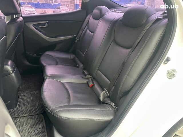 Хендай Аванте 2014 в Одессе на Automoto.ua Белый Хендай Аванте, объемом двигателя 1.6 л и пробегом 201 тыс. км за 8840 $, фото 11 на Automoto.ua