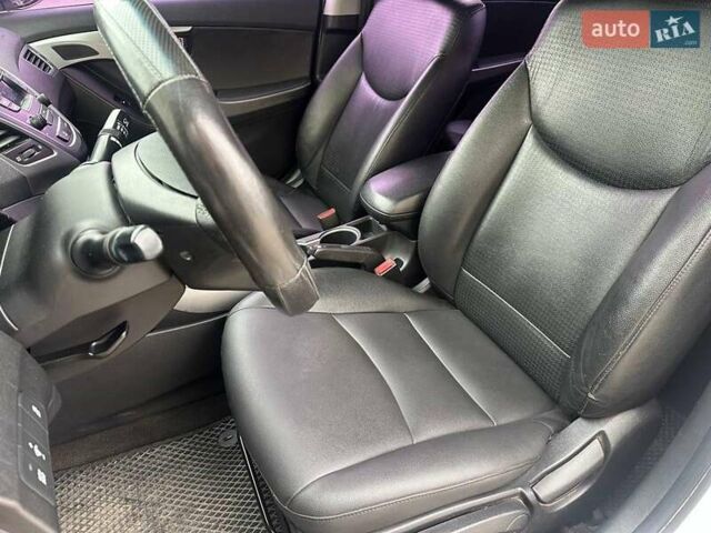 Хендай Аванте 2014 в Одессе на Automoto.ua Белый Хендай Аванте, объемом двигателя 1.6 л и пробегом 201 тыс. км за 8840 $, фото 15 на Automoto.ua