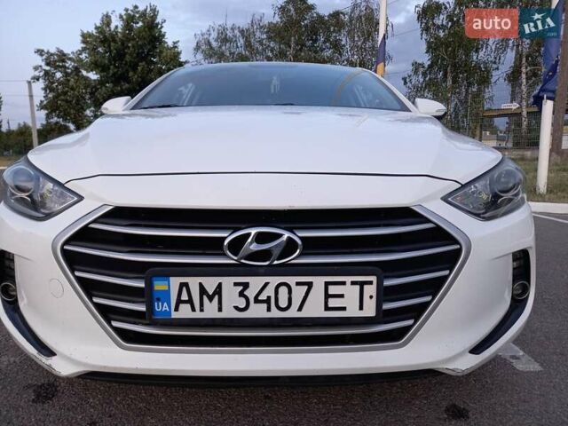 Белый Хендай Аванте, объемом двигателя 1.59 л и пробегом 260 тыс. км за 10500 $, фото 1 на Automoto.ua