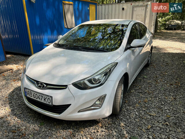 Белый Хендай Аванте, объемом двигателя 1.6 л и пробегом 230 тыс. км за 9000 $, фото 1 на Automoto.ua