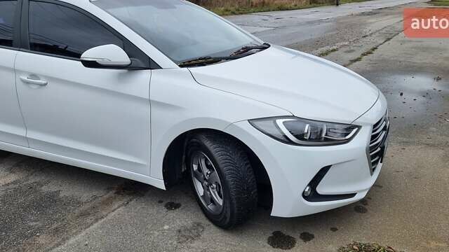 Білий Хендай Аванте, об'ємом двигуна 1.59 л та пробігом 171 тис. км за 10500 $, фото 3 на Automoto.ua