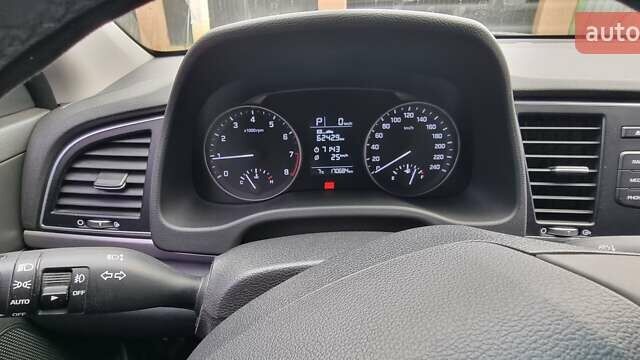 Білий Хендай Аванте, об'ємом двигуна 1.59 л та пробігом 171 тис. км за 10500 $, фото 31 на Automoto.ua