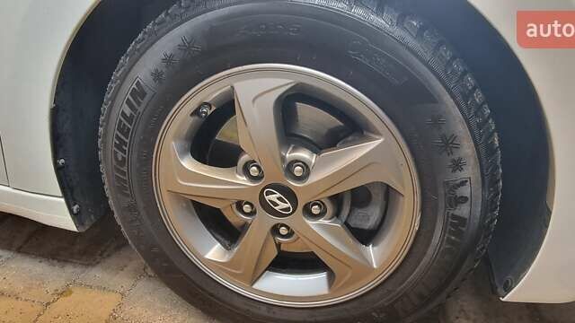 Білий Хендай Аванте, об'ємом двигуна 1.59 л та пробігом 171 тис. км за 10500 $, фото 28 на Automoto.ua