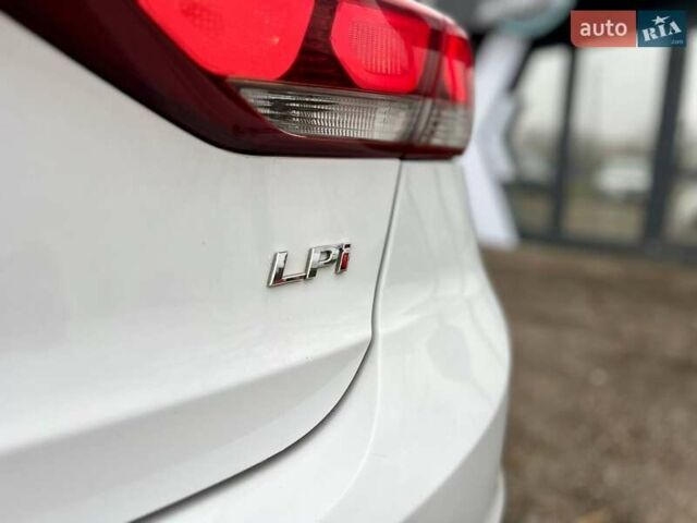 Білий Хендай Аванте, об'ємом двигуна 1.6 л та пробігом 350 тис. км за 9300 $, фото 28 на Automoto.ua