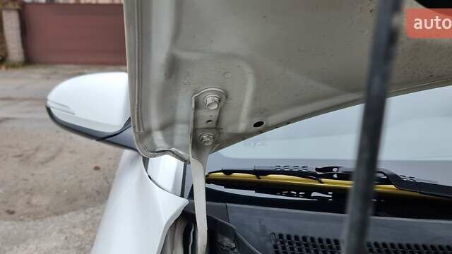 Білий Хендай Аванте, об'ємом двигуна 1.59 л та пробігом 171 тис. км за 10500 $, фото 23 на Automoto.ua