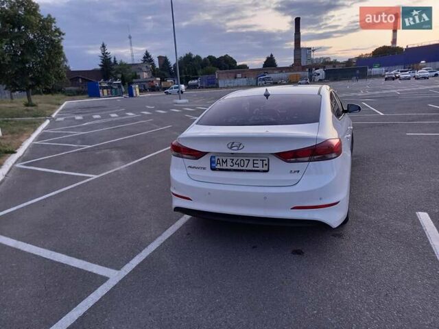 Белый Хендай Аванте, объемом двигателя 1.59 л и пробегом 260 тыс. км за 10500 $, фото 3 на Automoto.ua