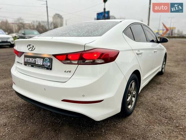 Білий Хендай Аванте, об'ємом двигуна 1.6 л та пробігом 350 тис. км за 9300 $, фото 27 на Automoto.ua