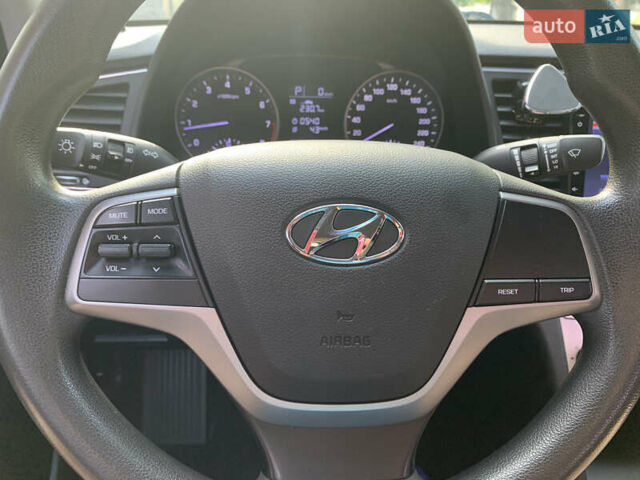 Белый Хендай Аванте, объемом двигателя 1.6 л и пробегом 192 тыс. км за 11600 $, фото 42 на Automoto.ua