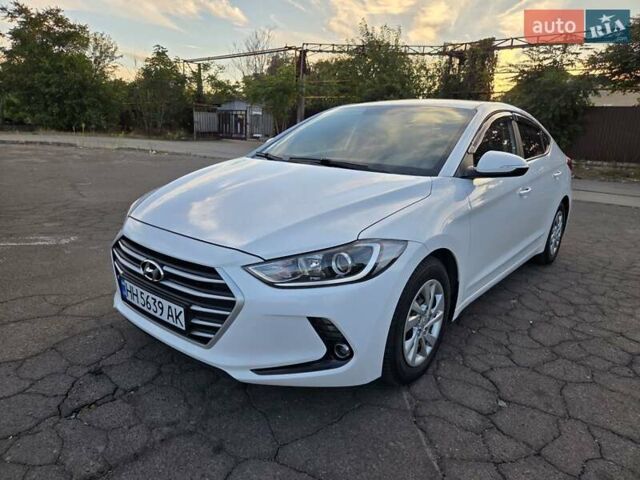 Белый Хендай Аванте, объемом двигателя 1.6 л и пробегом 200 тыс. км за 10500 $, фото 3 на Automoto.ua