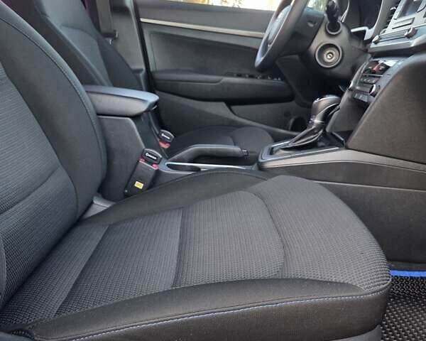 Белый Хендай Аванте, объемом двигателя 1.6 л и пробегом 200 тыс. км за 10500 $, фото 19 на Automoto.ua