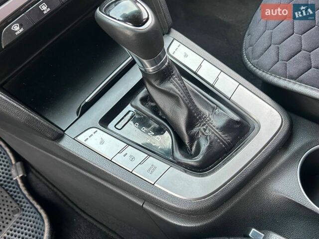 Белый Хендай Аванте, объемом двигателя 1.6 л и пробегом 251 тыс. км за 9700 $, фото 13 на Automoto.ua