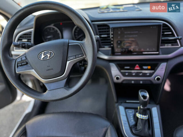 Белый Хендай Аванте, объемом двигателя 1.6 л и пробегом 190 тыс. км за 9995 $, фото 10 на Automoto.ua