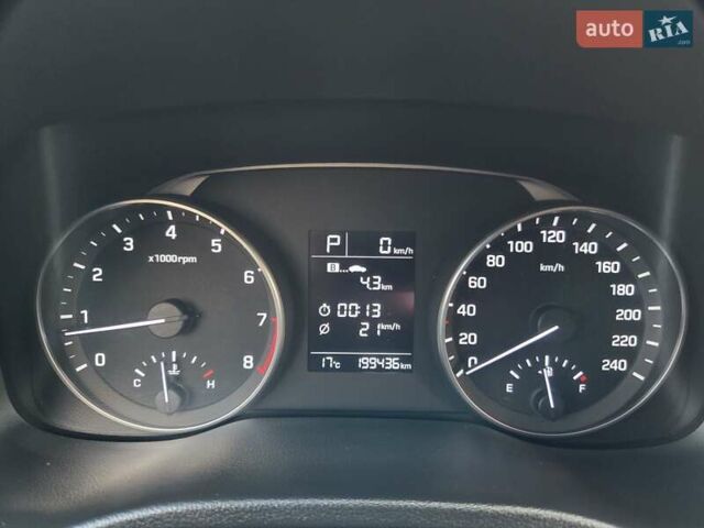 Белый Хендай Аванте, объемом двигателя 1.6 л и пробегом 200 тыс. км за 10500 $, фото 13 на Automoto.ua