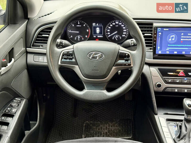 Белый Хендай Аванте, объемом двигателя 1.58 л и пробегом 204 тыс. км за 9900 $, фото 9 на Automoto.ua