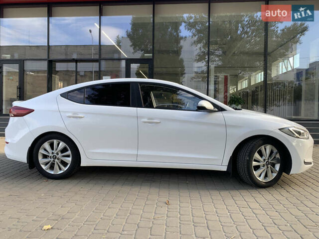 Белый Хендай Аванте, объемом двигателя 1.6 л и пробегом 192 тыс. км за 11600 $, фото 3 на Automoto.ua