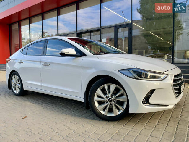 Белый Хендай Аванте, объемом двигателя 1.6 л и пробегом 192 тыс. км за 11600 $, фото 8 на Automoto.ua