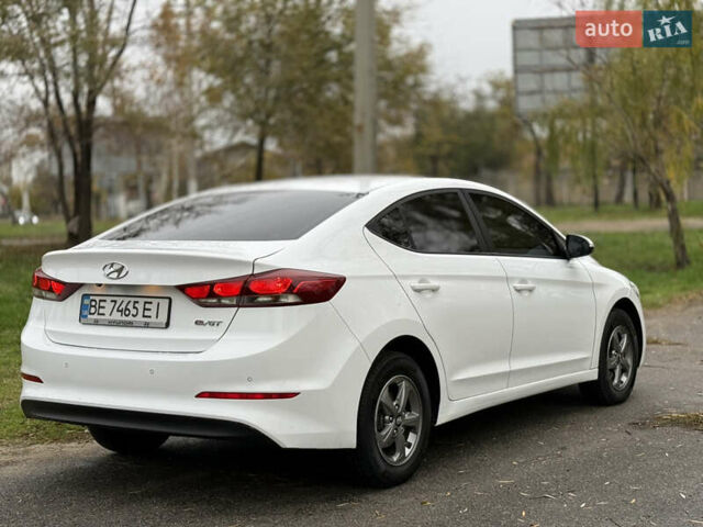 Белый Хендай Аванте, объемом двигателя 1.58 л и пробегом 204 тыс. км за 9900 $, фото 4 на Automoto.ua