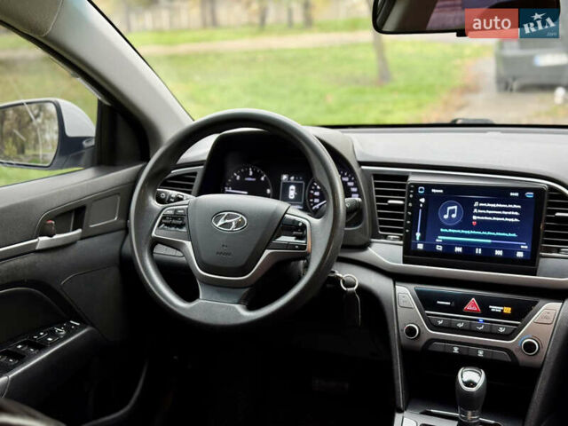 Белый Хендай Аванте, объемом двигателя 1.58 л и пробегом 204 тыс. км за 9900 $, фото 8 на Automoto.ua