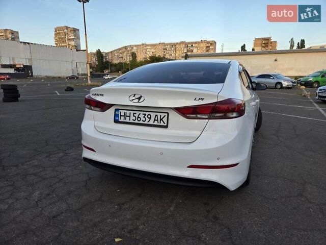 Белый Хендай Аванте, объемом двигателя 1.6 л и пробегом 200 тыс. км за 10500 $, фото 7 на Automoto.ua
