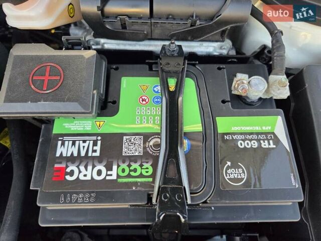 Белый Хендай Аванте, объемом двигателя 1.6 л и пробегом 200 тыс. км за 10500 $, фото 28 на Automoto.ua