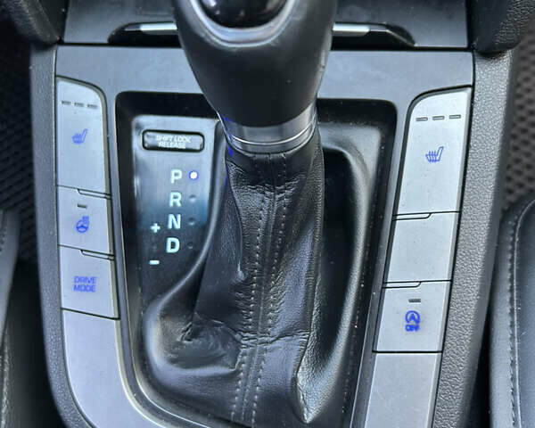 Белый Хендай Аванте, объемом двигателя 1.58 л и пробегом 212 тыс. км за 8900 $, фото 15 на Automoto.ua