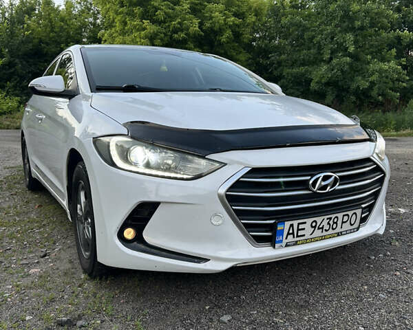 Белый Хендай Аванте, объемом двигателя 1.58 л и пробегом 212 тыс. км за 8900 $, фото 8 на Automoto.ua
