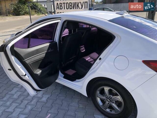 Белый Хендай Аванте, объемом двигателя 1.59 л и пробегом 153 тыс. км за 12900 $, фото 33 на Automoto.ua