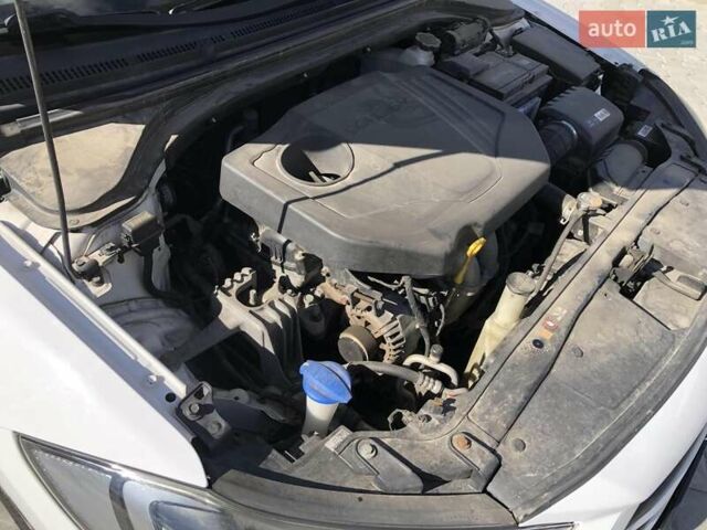Белый Хендай Аванте, объемом двигателя 1.59 л и пробегом 153 тыс. км за 12900 $, фото 49 на Automoto.ua