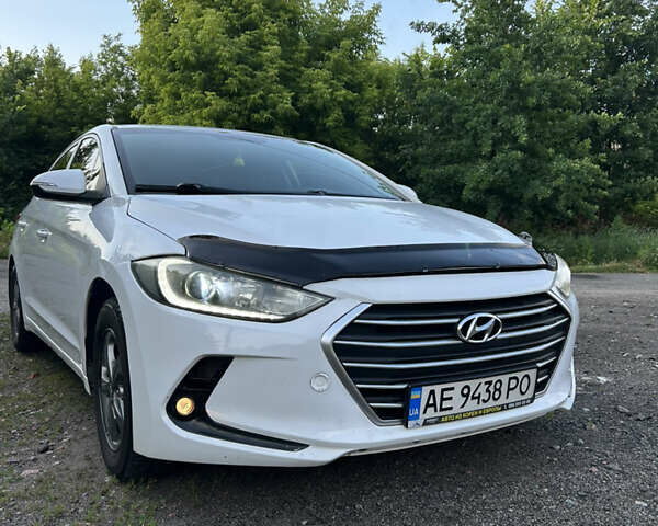 Белый Хендай Аванте, объемом двигателя 1.58 л и пробегом 212 тыс. км за 8900 $, фото 1 на Automoto.ua