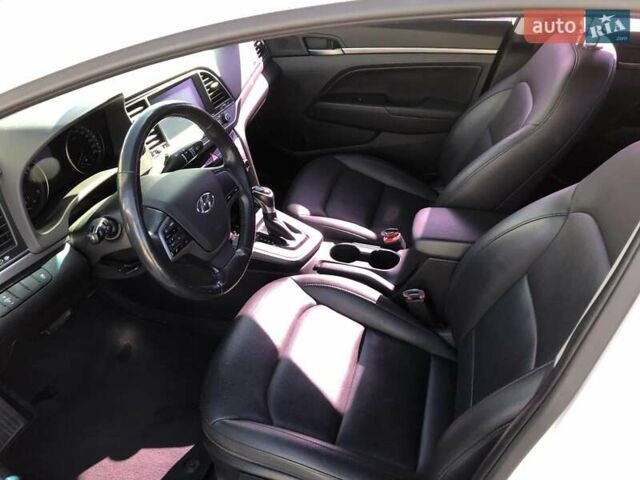 Хендай Аванте 2017 в Петропавлівська Борщагівка на Automoto.ua Белый Хендай Аванте, объемом двигателя 1.59 л и пробегом 153 тыс. км за 12999 $, фото 11 на Automoto.ua