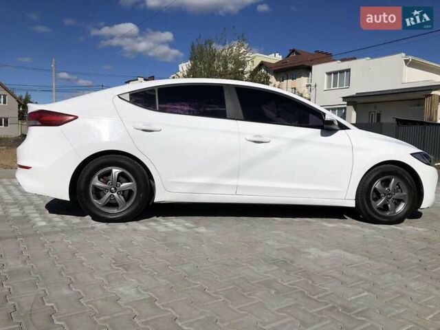 Белый Хендай Аванте, объемом двигателя 1.59 л и пробегом 153 тыс. км за 12900 $, фото 7 на Automoto.ua