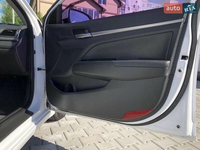 Хендай Аванте 2017 в Петропавлівська Борщагівка на Automoto.ua Белый Хендай Аванте, объемом двигателя 1.59 л и пробегом 153 тыс. км за 12999 $, фото 43 на Automoto.ua