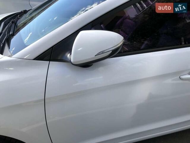 Белый Хендай Аванте, объемом двигателя 1.59 л и пробегом 153 тыс. км за 12900 $, фото 50 на Automoto.ua