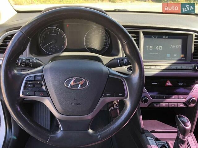 Белый Хендай Аванте, объемом двигателя 1.59 л и пробегом 153 тыс. км за 12900 $, фото 13 на Automoto.ua