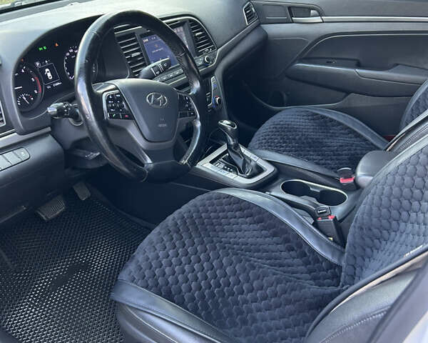 Белый Хендай Аванте, объемом двигателя 1.58 л и пробегом 212 тыс. км за 8900 $, фото 10 на Automoto.ua