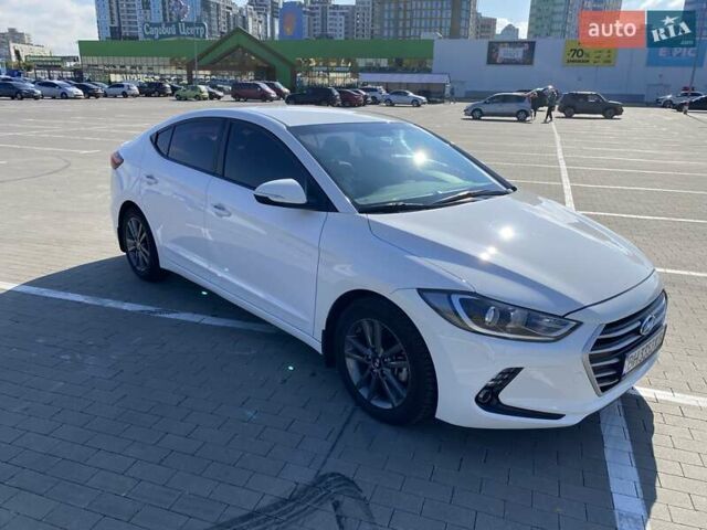 Белый Хендай Аванте, объемом двигателя 0 л и пробегом 79 тыс. км за 12800 $, фото 1 на Automoto.ua