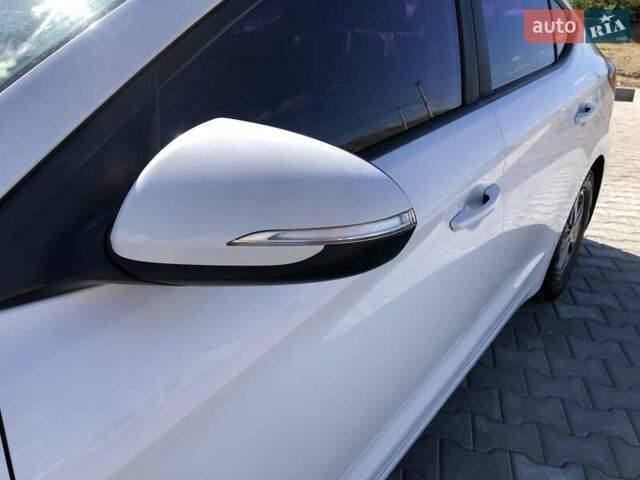 Белый Хендай Аванте, объемом двигателя 1.59 л и пробегом 153 тыс. км за 12900 $, фото 10 на Automoto.ua