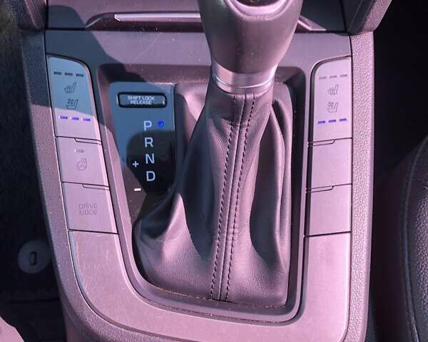 Хендай Аванте 2017 в Петропавлівська Борщагівка на Automoto.ua Белый Хендай Аванте, объемом двигателя 1.59 л и пробегом 153 тыс. км за 12999 $, фото 15 на Automoto.ua