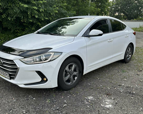 Белый Хендай Аванте, объемом двигателя 1.58 л и пробегом 212 тыс. км за 8900 $, фото 9 на Automoto.ua