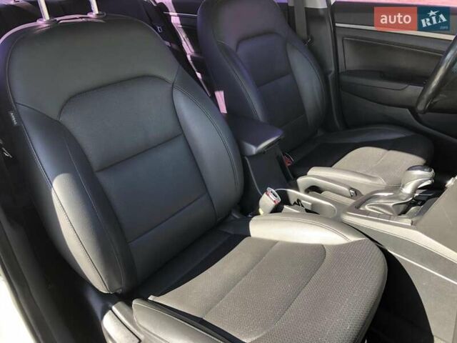 Белый Хендай Аванте, объемом двигателя 1.59 л и пробегом 153 тыс. км за 12900 $, фото 40 на Automoto.ua