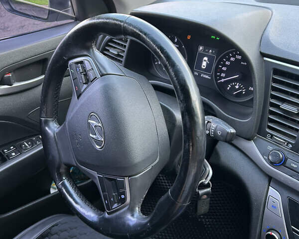 Белый Хендай Аванте, объемом двигателя 1.58 л и пробегом 212 тыс. км за 8900 $, фото 11 на Automoto.ua