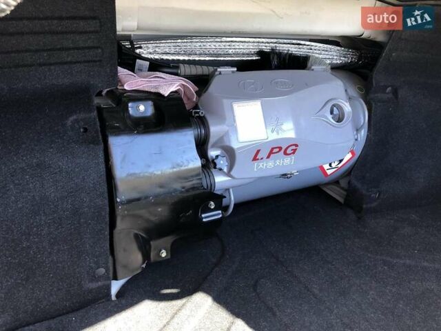 Хендай Аванте 2017 в Петропавлівська Борщагівка на Automoto.ua Белый Хендай Аванте, объемом двигателя 1.59 л и пробегом 153 тыс. км за 12999 $, фото 46 на Automoto.ua