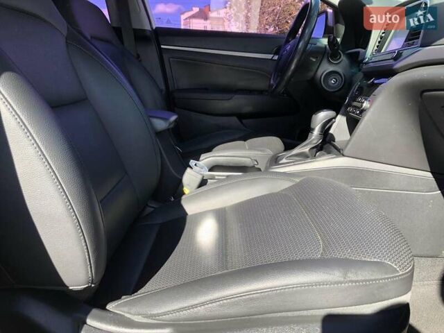 Хендай Аванте 2017 в Петропавлівська Борщагівка на Automoto.ua Белый Хендай Аванте, объемом двигателя 1.59 л и пробегом 153 тыс. км за 12999 $, фото 41 на Automoto.ua