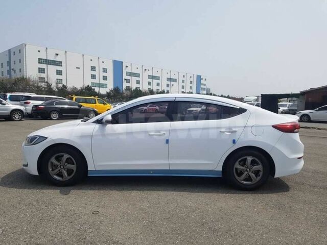 Белый Хендай Аванте, объемом двигателя 0 л и пробегом 83 тыс. км за 13370 $, фото 2 на Automoto.ua