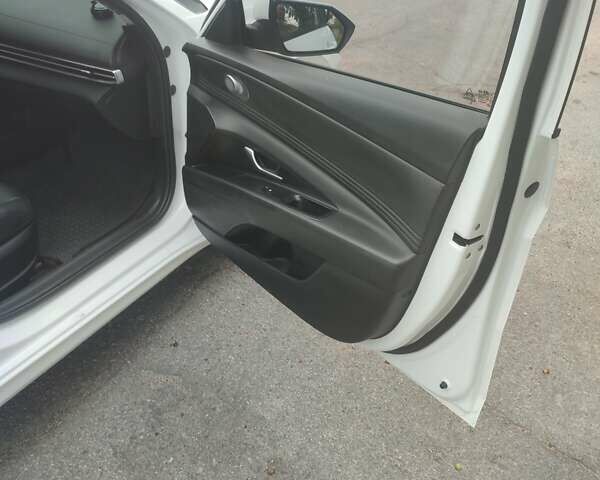 Белый Хендай Аванте, объемом двигателя 1.59 л и пробегом 189 тыс. км за 19100 $, фото 6 на Automoto.ua