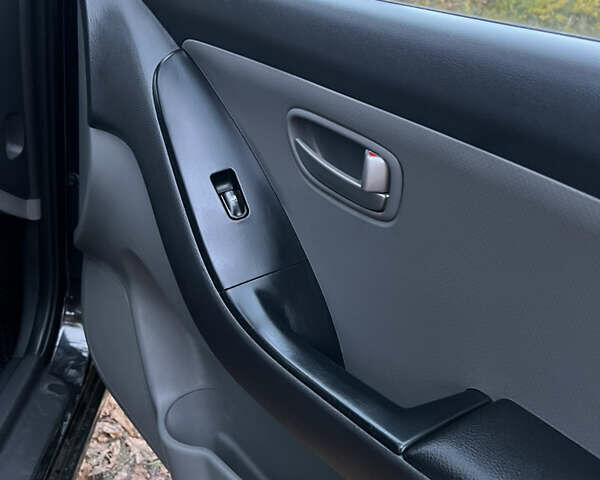 Черный Хендай Аванте, объемом двигателя 1.6 л и пробегом 154 тыс. км за 6000 $, фото 42 на Automoto.ua